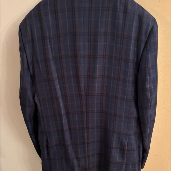 Men’s Double Breasted Suit - Picture 2 of 3